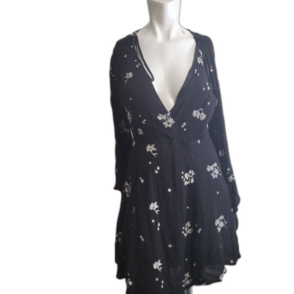 Free People size 10 dress V neck embroidered long sleeve lining flower zip